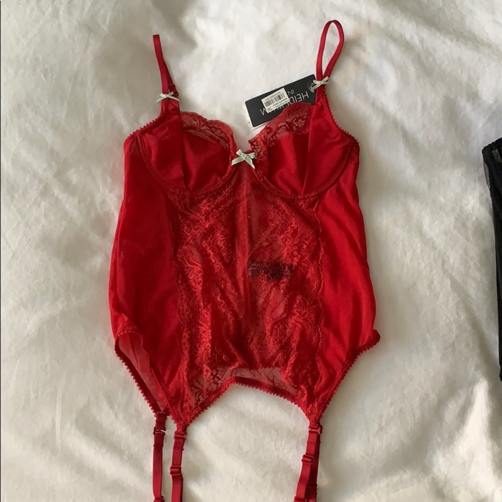 Red lace corset. 34B/32C